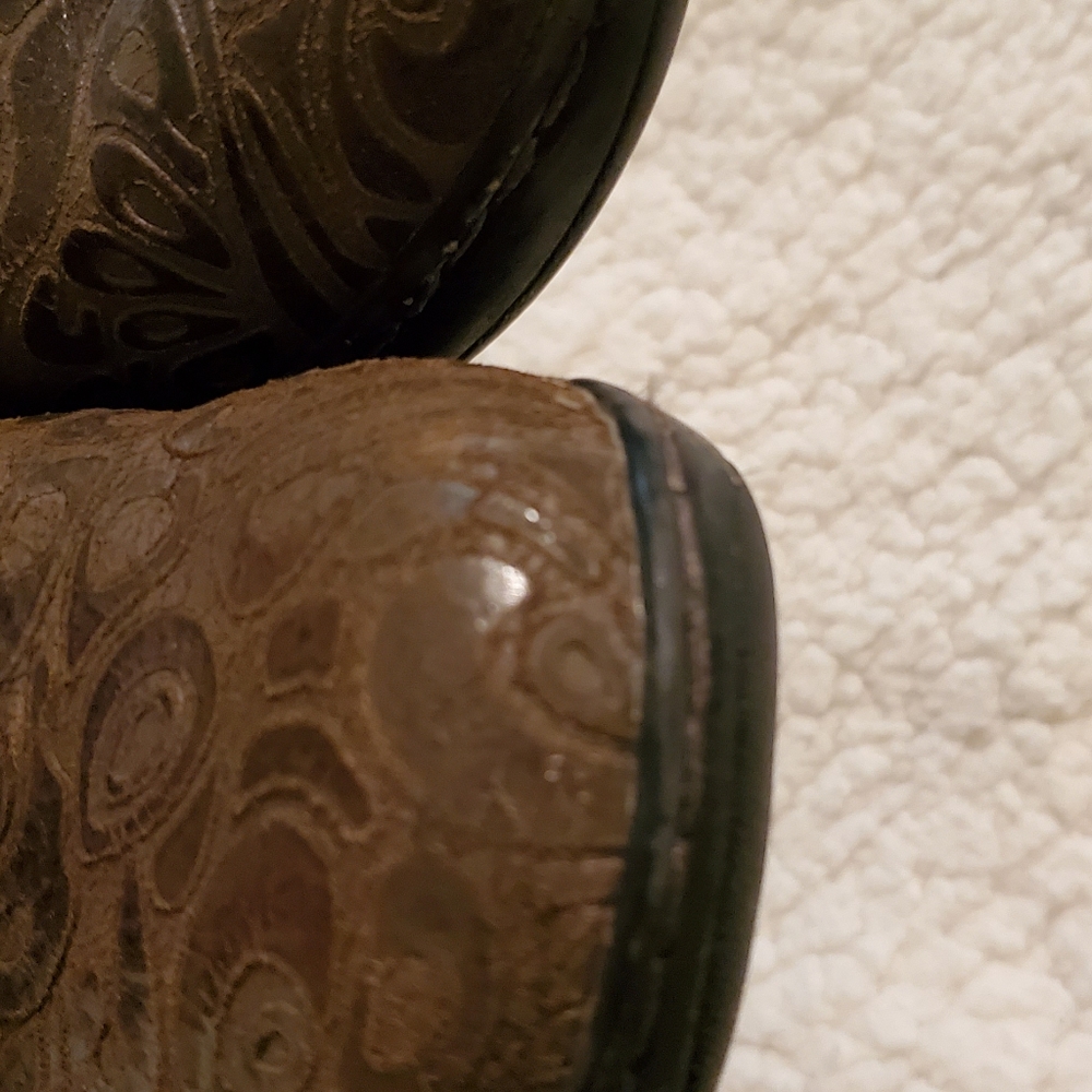 Shoes - Picture 4 of 5